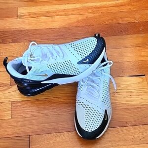 NIKE AIR 270 GREAT USED CONDITION